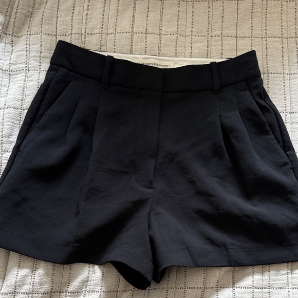 The Effortless Short™ Mini - Crepette™ - Picture 4 of 5